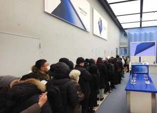 2.400 dolarlık Samsung Galaxy Z TriFold modeli dakikalar içinde tükendi