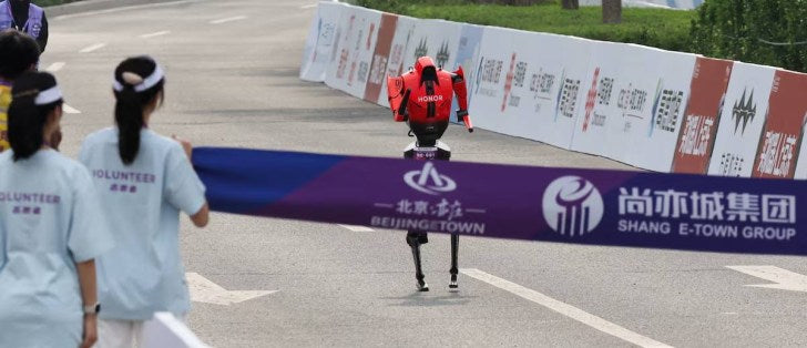 Honor Robot Yarı Maratonu Kazandı ve Rekor Kırdı