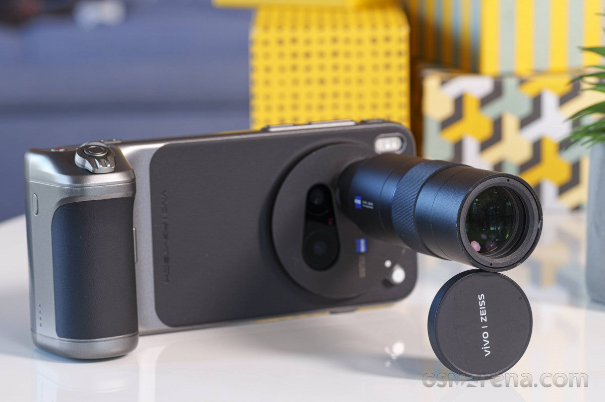 vivo X300 Ultra'nın çift lensli tele dönüştürücü kiti desteği sağlayacağı söyleniyor