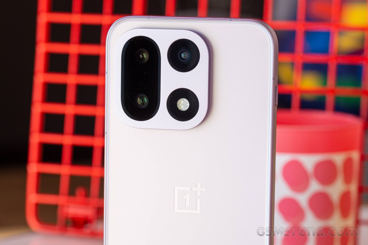 OnePlus 16: 185Hz Ekran ve 200MP Telefoto Kamera Özellikleri