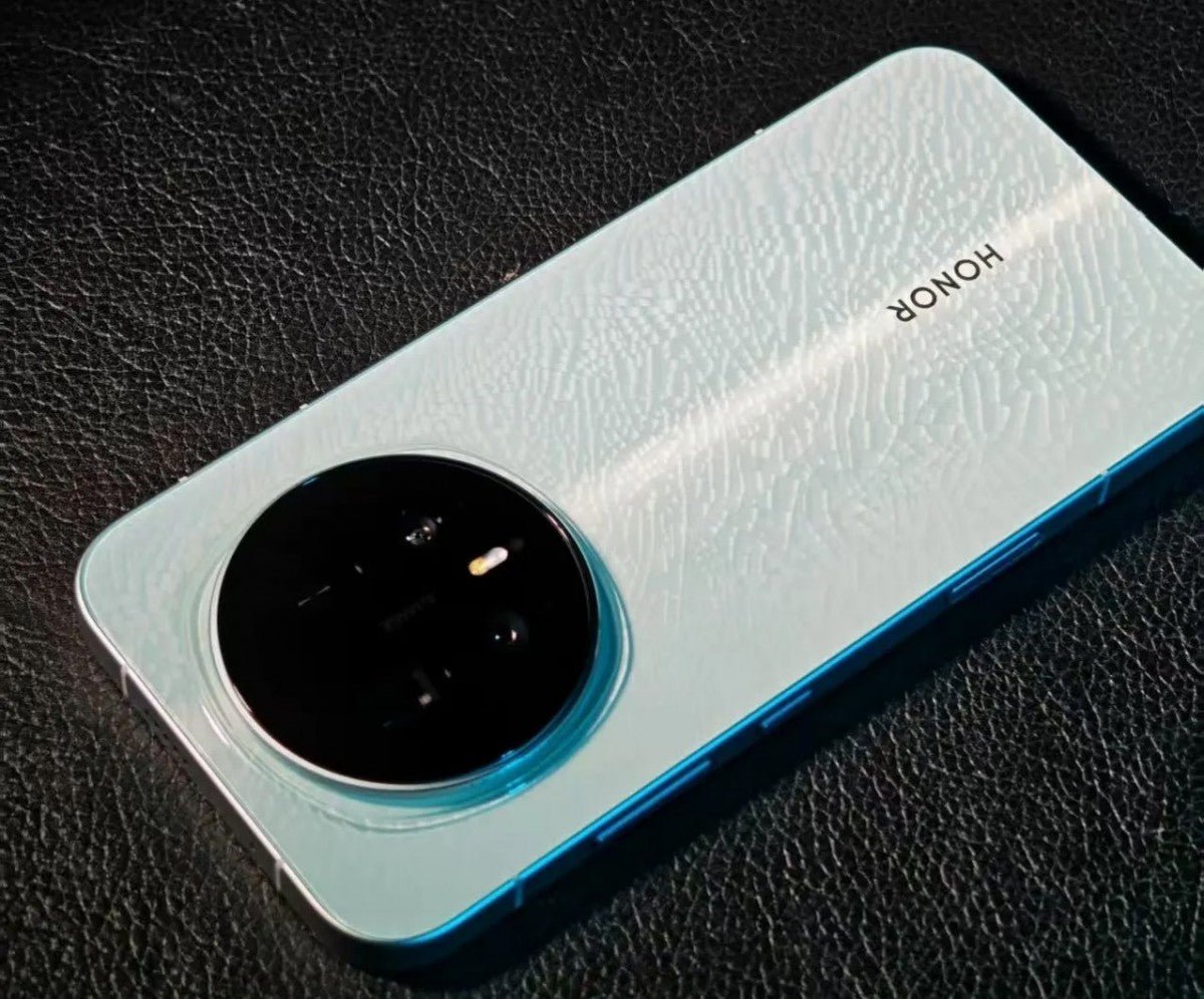 Honor Magic8'in Sky Blue Glaze sürümünün canlı görüntüleri ortaya çıkıyor