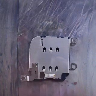 iPhone 17 Pro'nun fiziksel SIM kart yuvasının sızdırılan görüntülerde olduğu iddia ediliyor