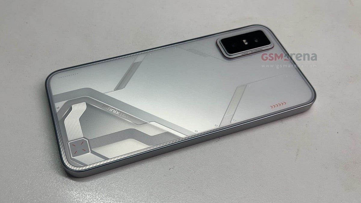 İşte gelecek hafta küresel olarak piyasaya sürülecek Infinix GT 30'un Shadow Ash modeline ilk bakışımız