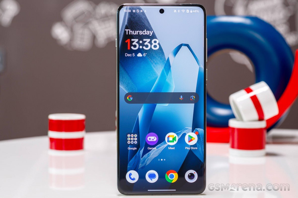 OnePlus 15 çok, çok siyah olacak