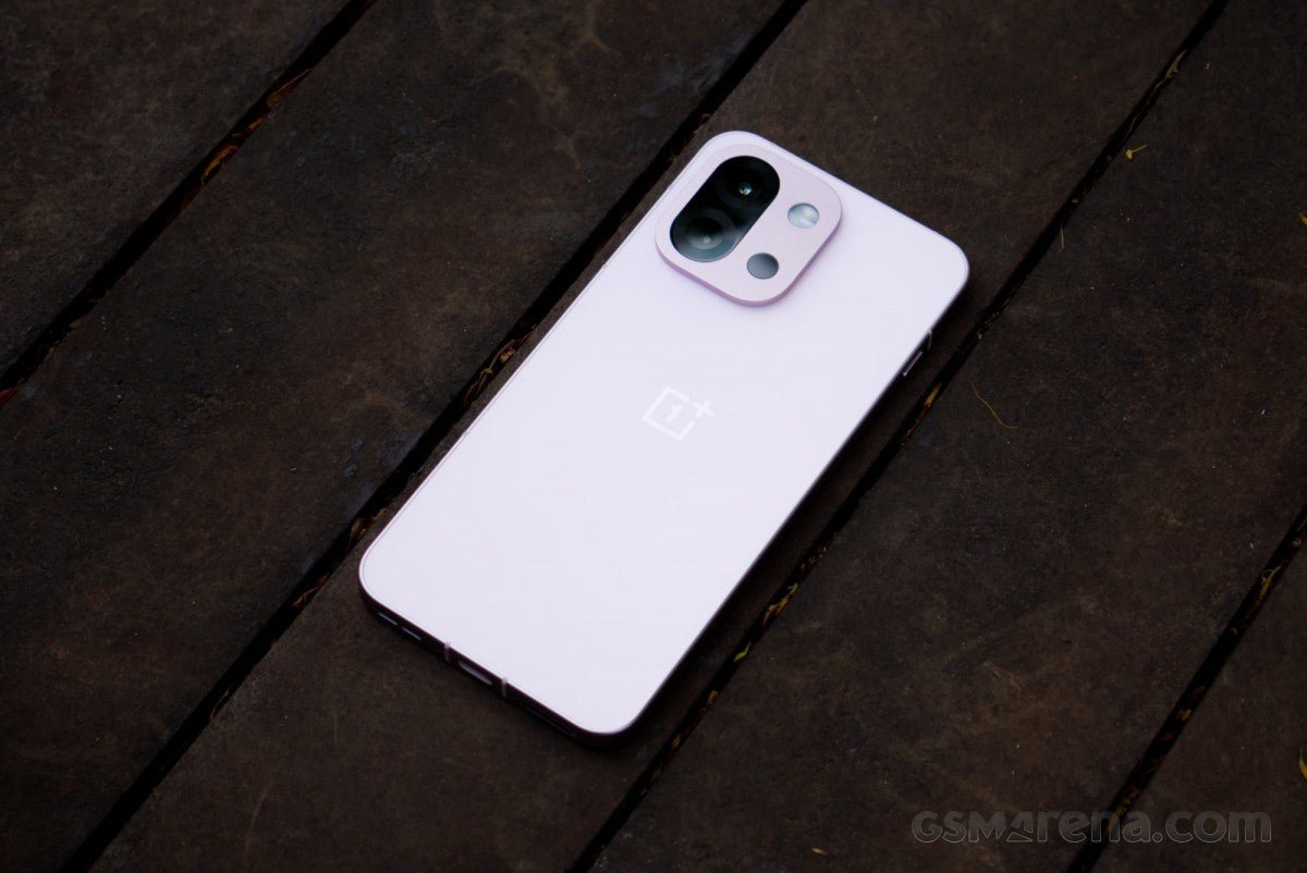 OnePlus 15, radikal bir tasarım değişikliği ile gelecek