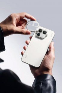 Realme GT8 Pro, değiştirilebilir kamera adalarıyla tanıtıldı, Ricoh ayarlı 50MP ana kamera ve SD Elite Gen 5 ile donatıldı. 

(Note: The translation may vary depending on the context and target audience.)