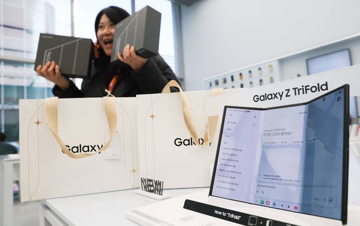 Samsung bu hafta sonunda Galaxy Z TriFold'u tekrar stoklayacak.