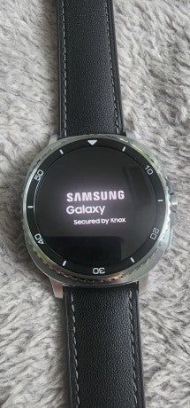 Samsung Galaxy Watch8 Classic prototipi eBay'de ortaya çıktı, squircle söylentilerini doğruladı