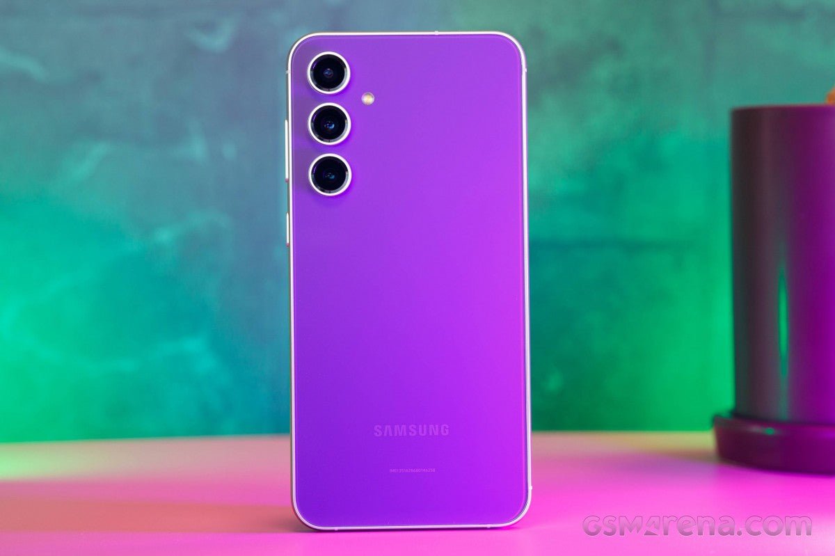 Samsung, One UI 8 kararlı güncelleme dağıtımını Galaxy S23 serisi için daha fazla bölgeye genişletiyor, Galaxy A34 ve A54 de güncellendi.
