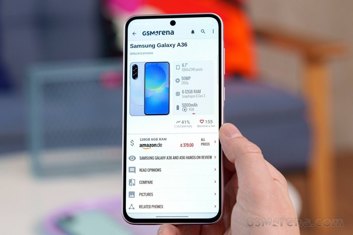 Samsung'un en son orta seviye telefonlarından biri sorunsuz güncellemeleri desteklerken, diğeri desteklemiyor